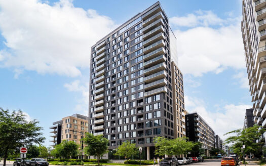 Superbe condo / unité de coin/ lumineux