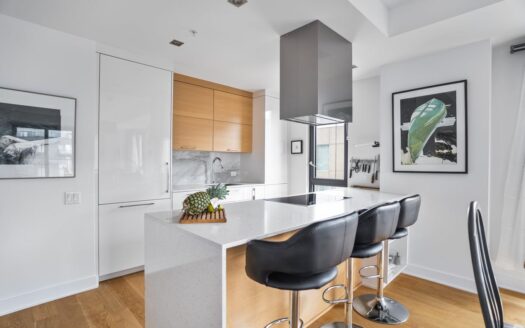 Superbe condo / unité de coin/ lumineux